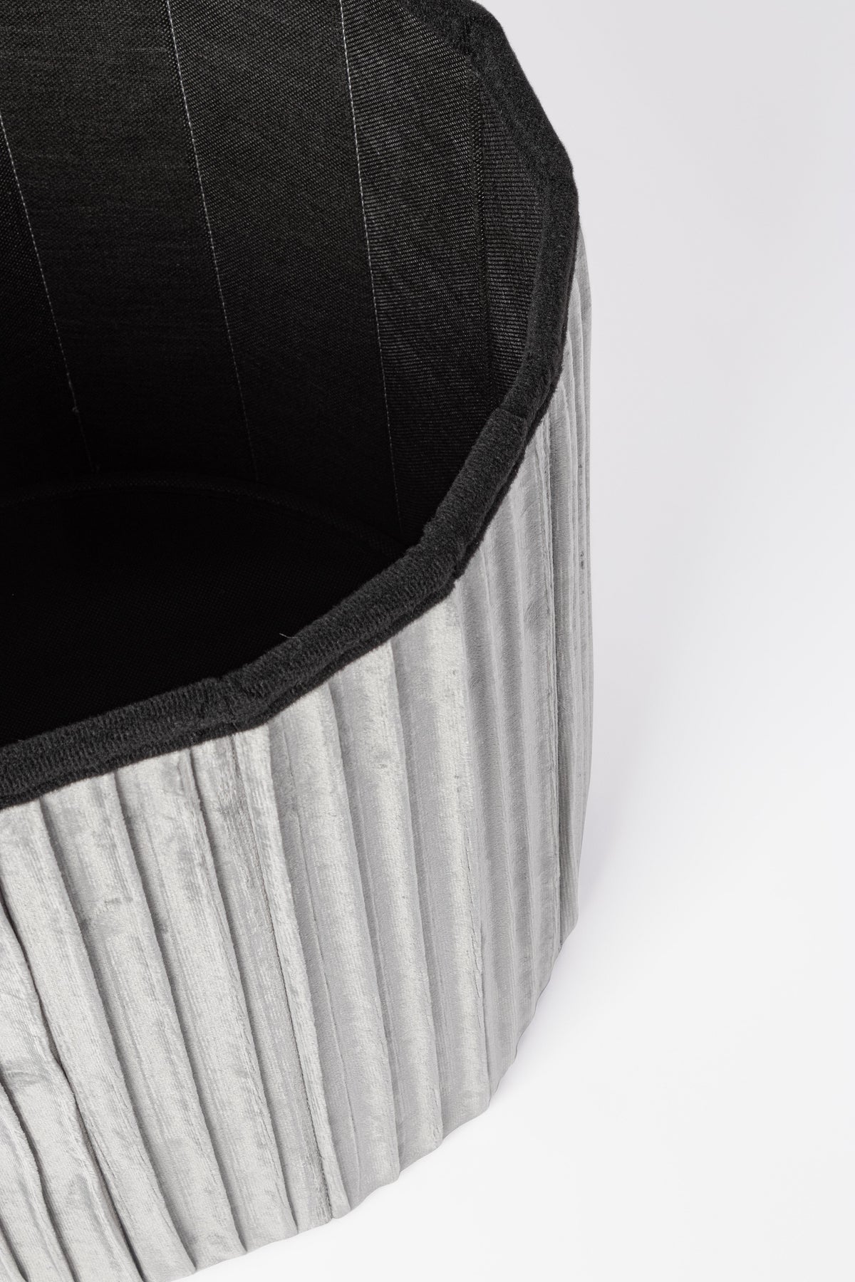 Pouf contenitore pieghevole in velluto grigio | Rohome
