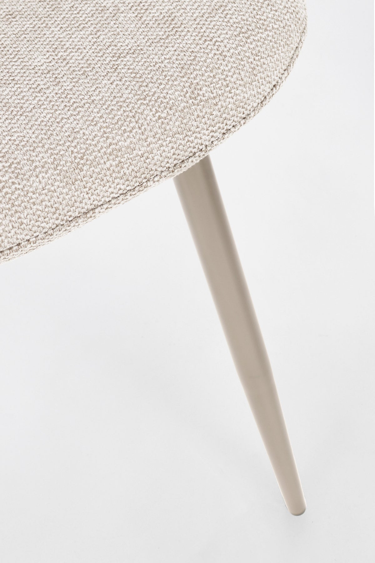 Sedia in tessuto tortora beige con gambe in acciaio verniciate | Rohome