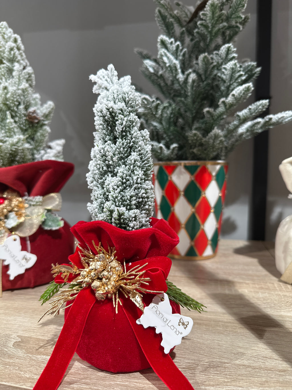 Fiori di Lena - Alberello natalizio profumato con base in velluto rosso h22 | Rohome