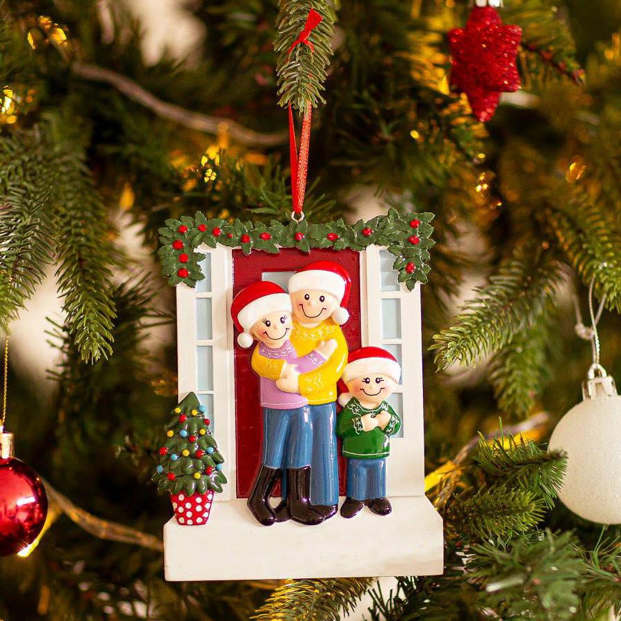 Decorazione Personalizzabile Coppia e figlio alla Porta di Casa  | Rohome