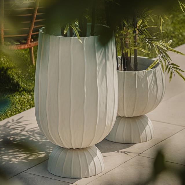 Edg - Vaso a righe bombato con piede h60 | Rohome
