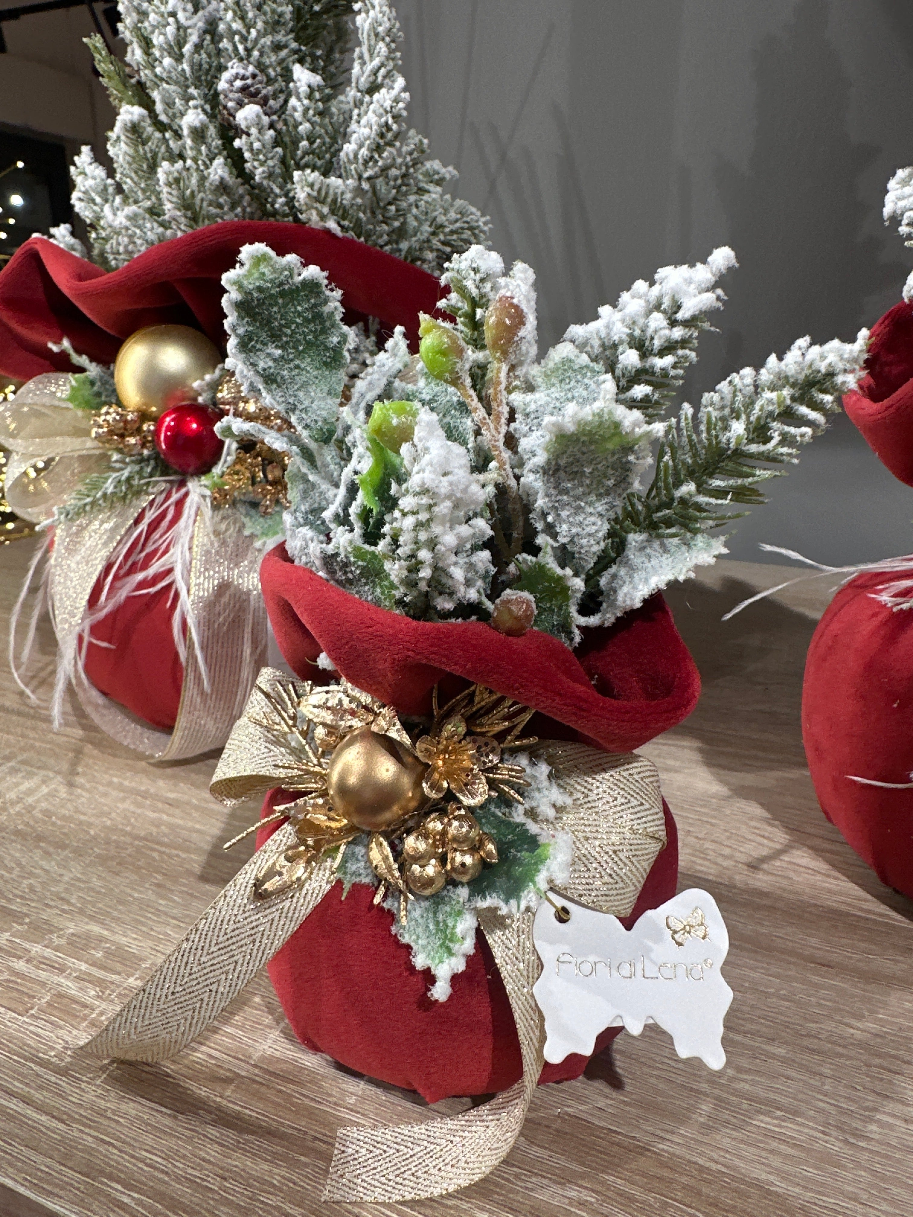 Fiori di Lena - Alberello natalizio profumato con base in velluto rosso h15cm| Rohome