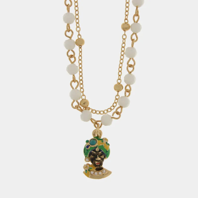 Collana in metallo con testa di moro verde e perle bianche | Rohome