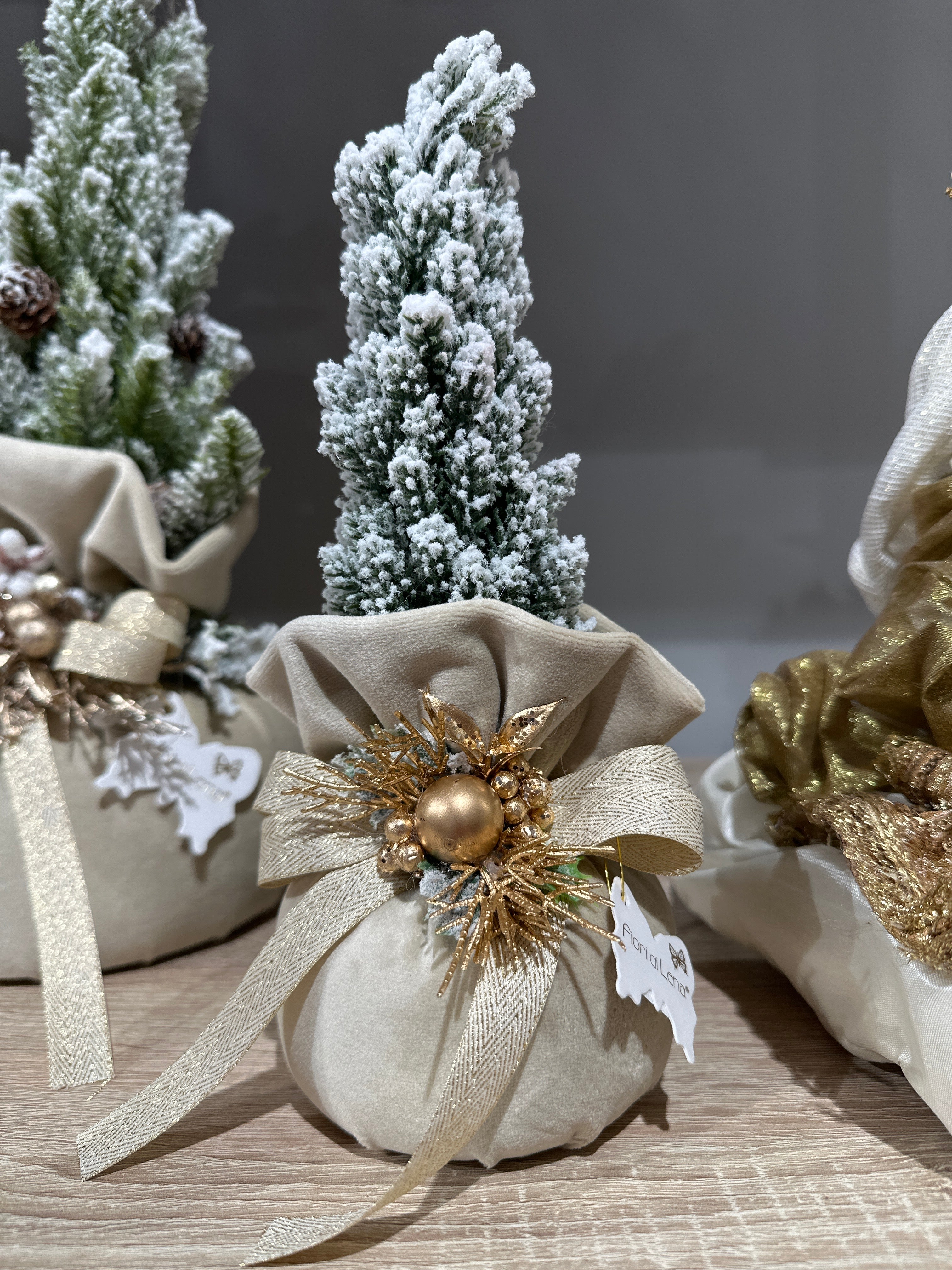 Fiori di Lena - Alberello natalizio profumato con base in velluto beige | Rohome