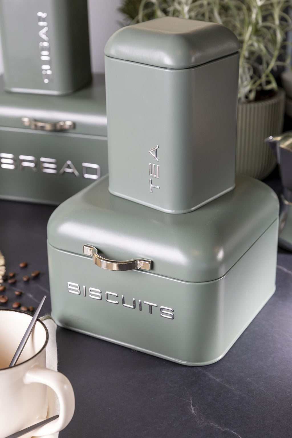 Biscottiera in metallo con manico Vintage verde | rohome