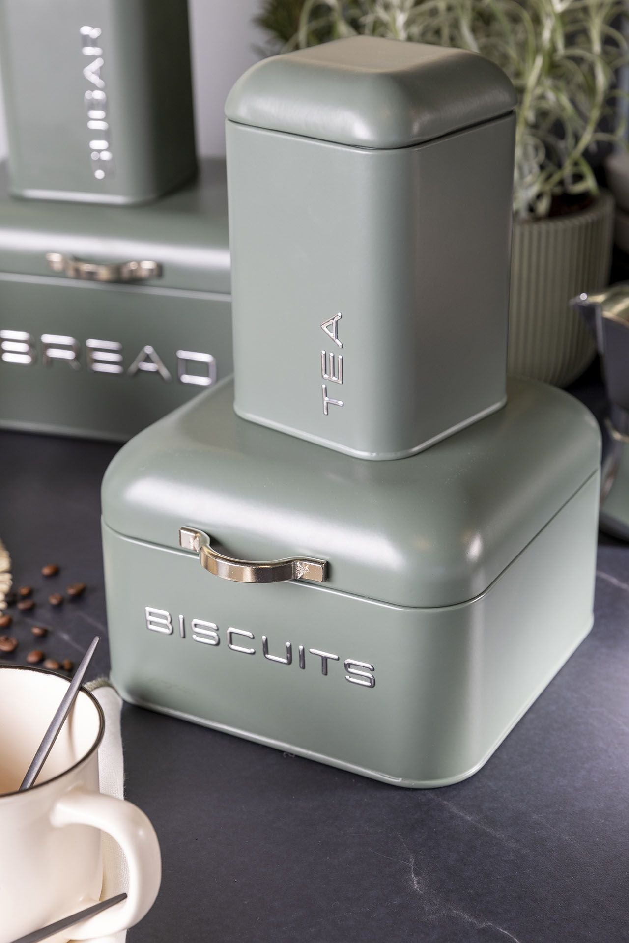 Biscottiera in metallo con manico Vintage verde | rohome