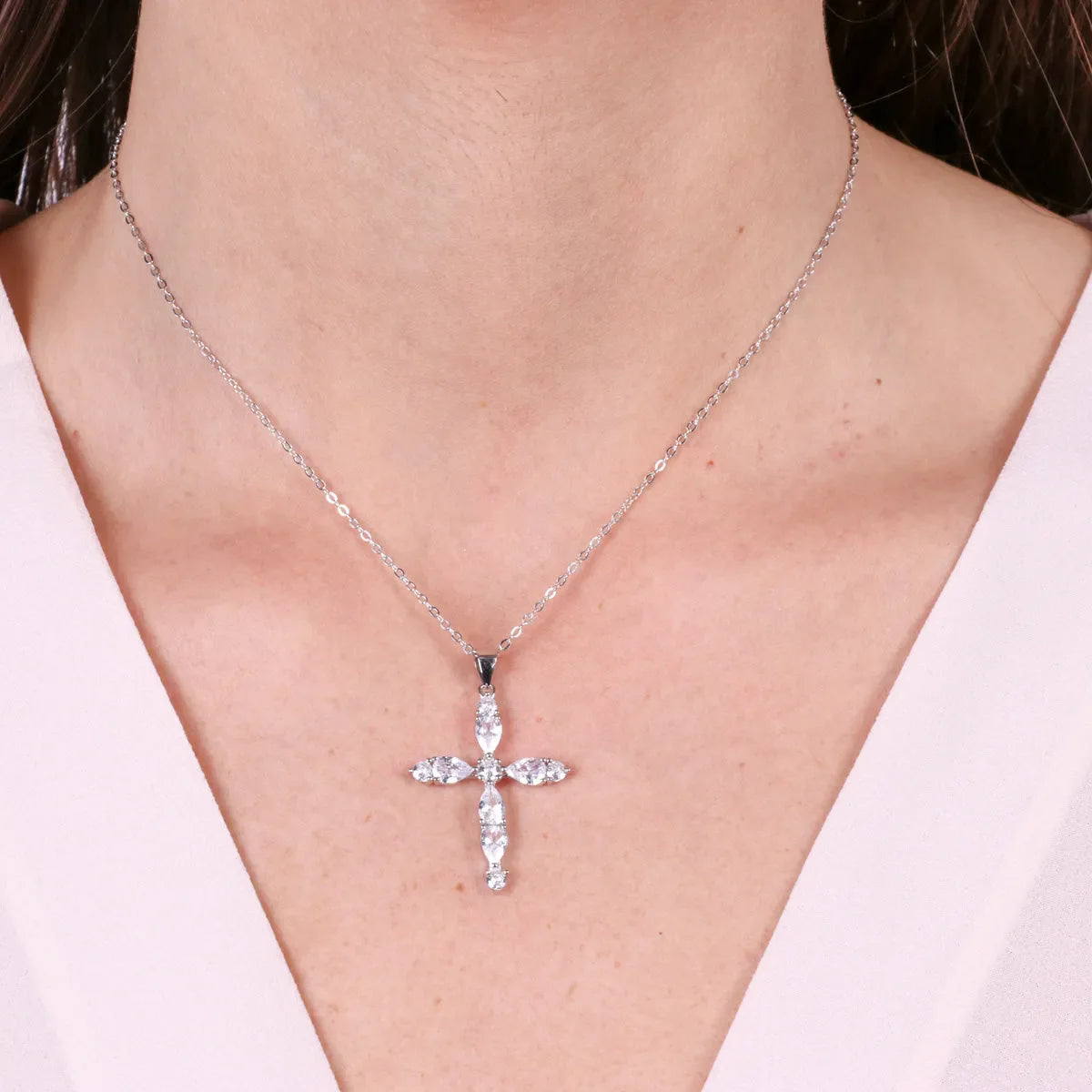 Collana in Argento a forma di croce con zirconi | Rohome
