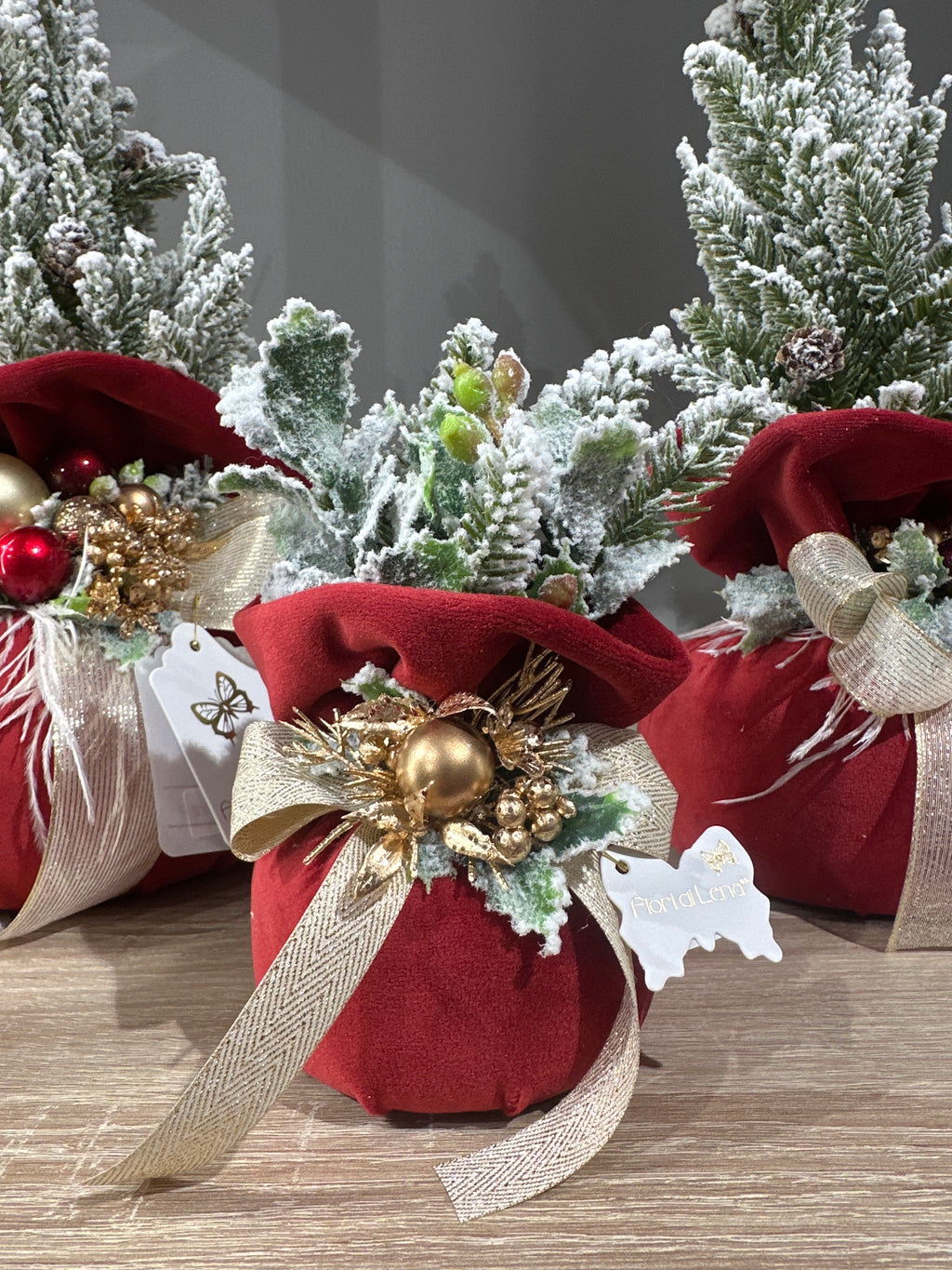 Fiori di Lena - Alberello natalizio profumato con base in velluto rosso h15cm| Rohome