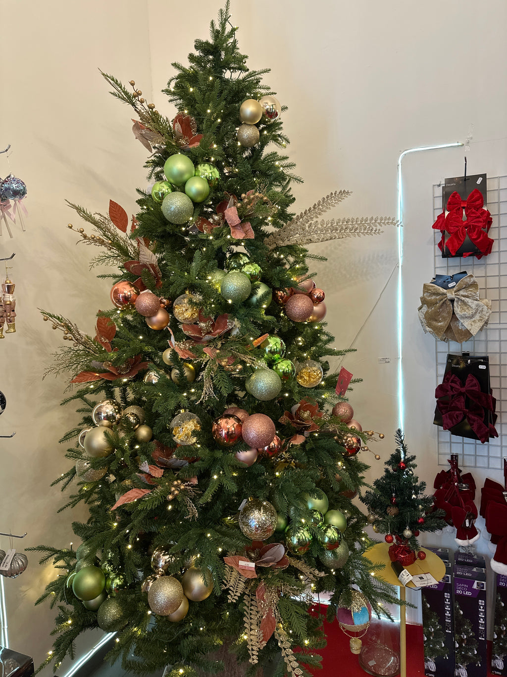 SAPIN DE NOËL AVEC LUMIÈRES INCLUSES H240 | ROHOME