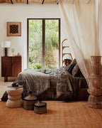 Pouf moderno in tessuto colore beige totem | Rohome