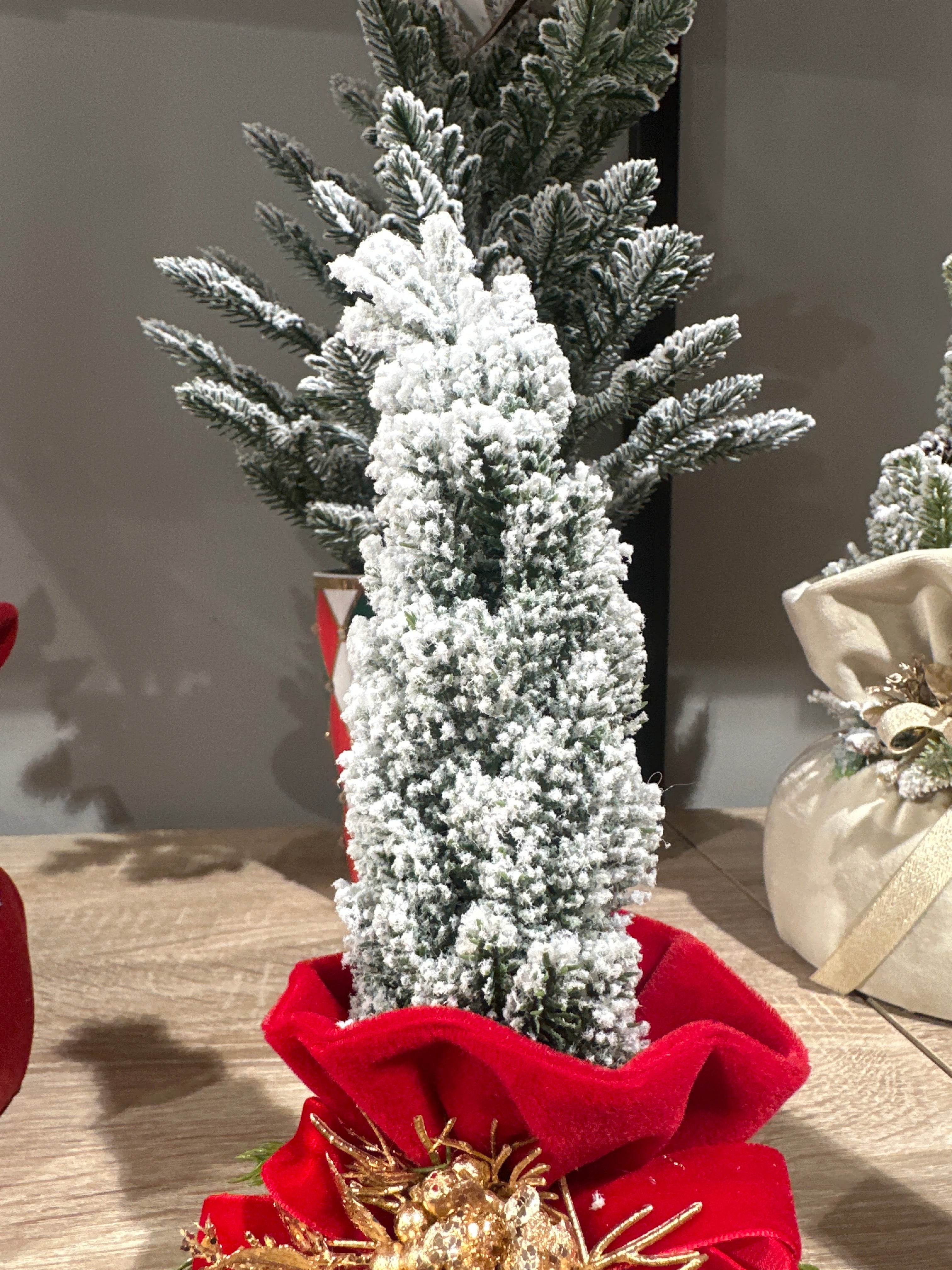 Fiori di Lena - Alberello natalizio profumato con base in velluto rosso h22 | Rohome