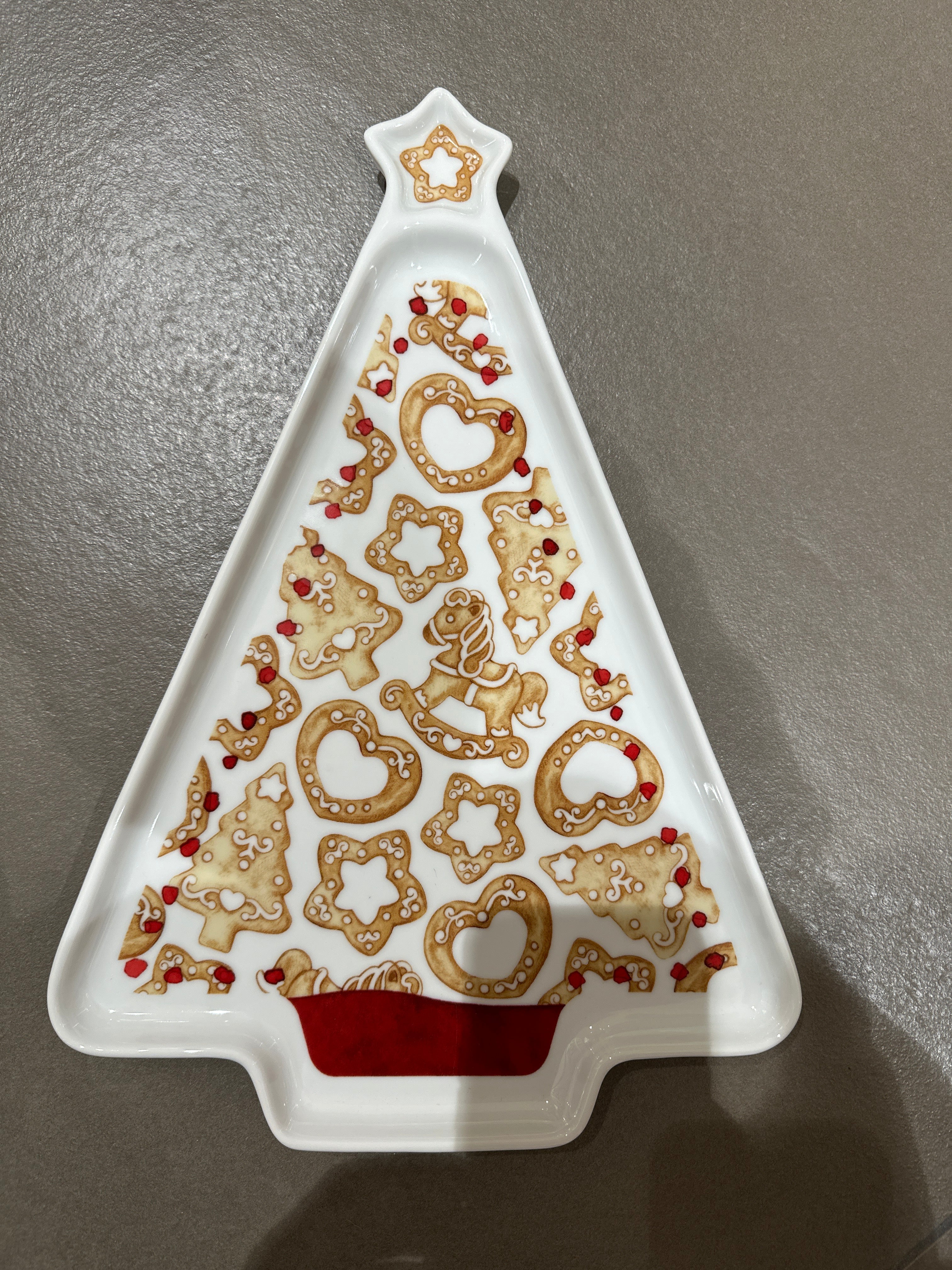 Thun - Piatto a forma di albero di Natale  linea Thunland | Rohome