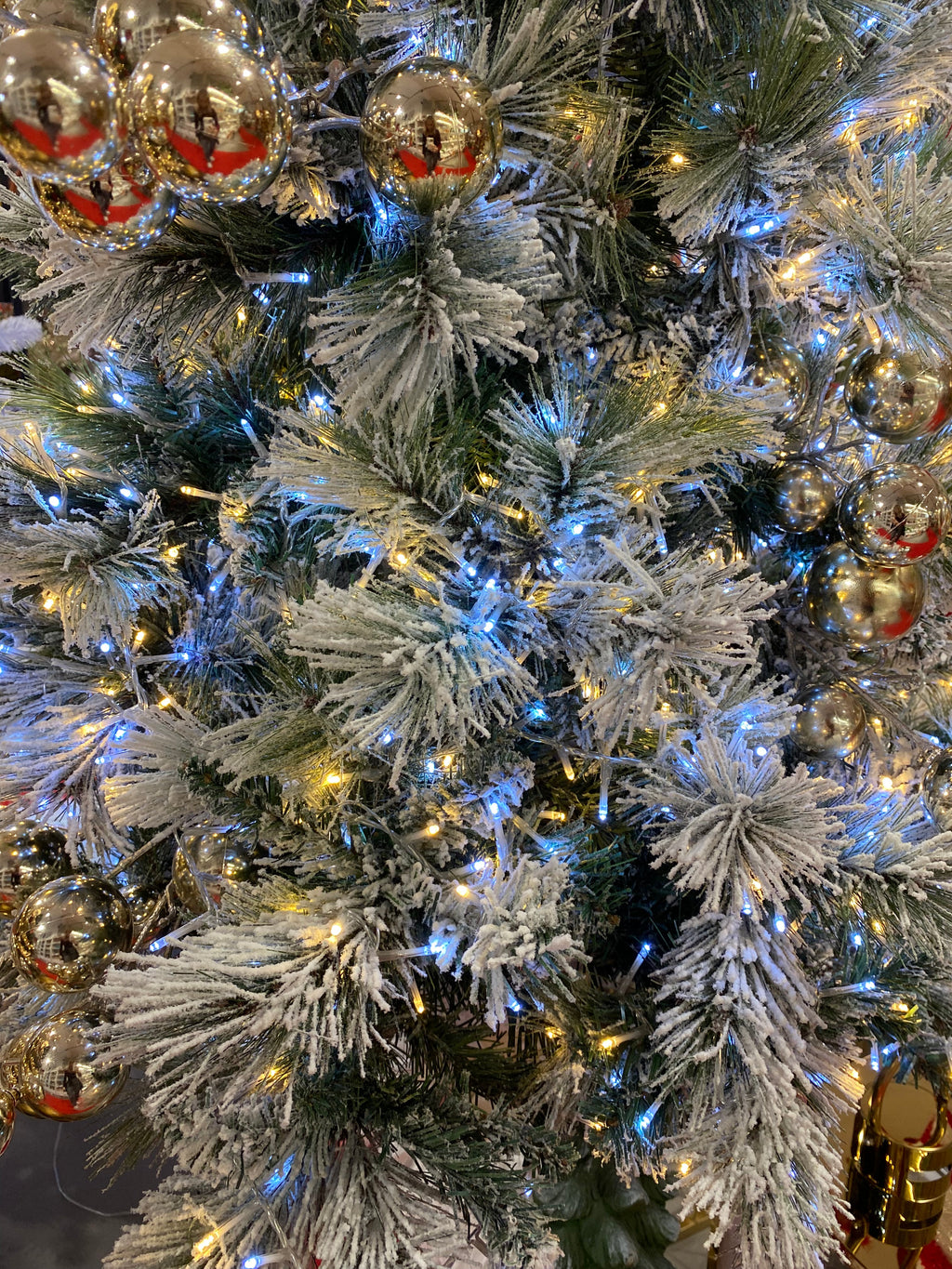 Albero di Natale 210cm innevato floccato livigno   | Rohome