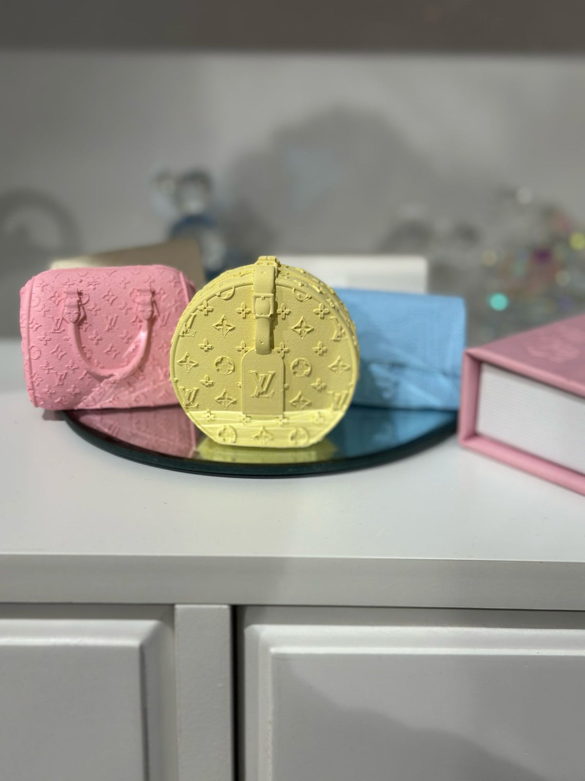 Bomboniera borsa piccola in gesso Louis Vuitton gialla | Rohome