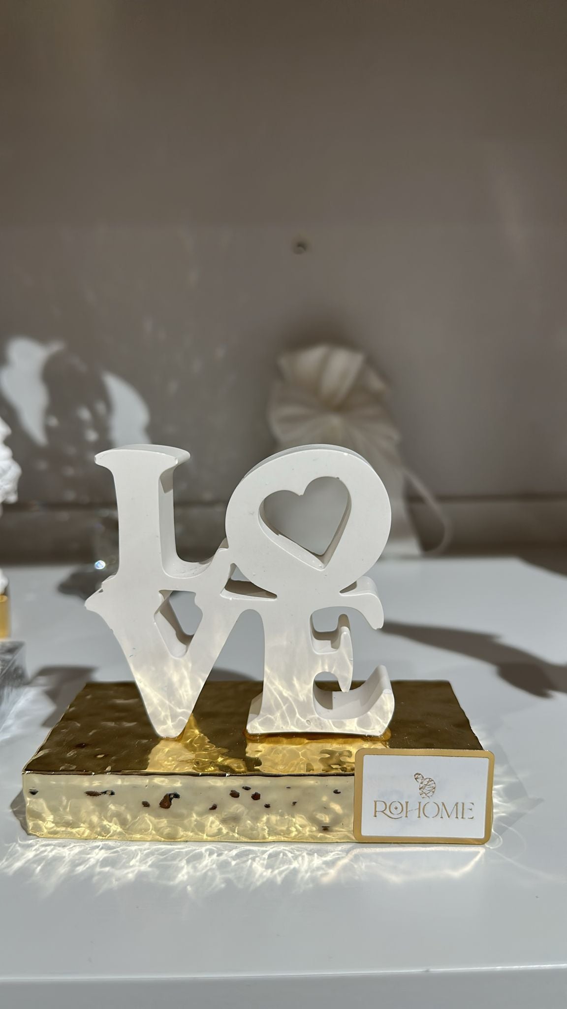 Scritta love su base oro martellato | Rohome