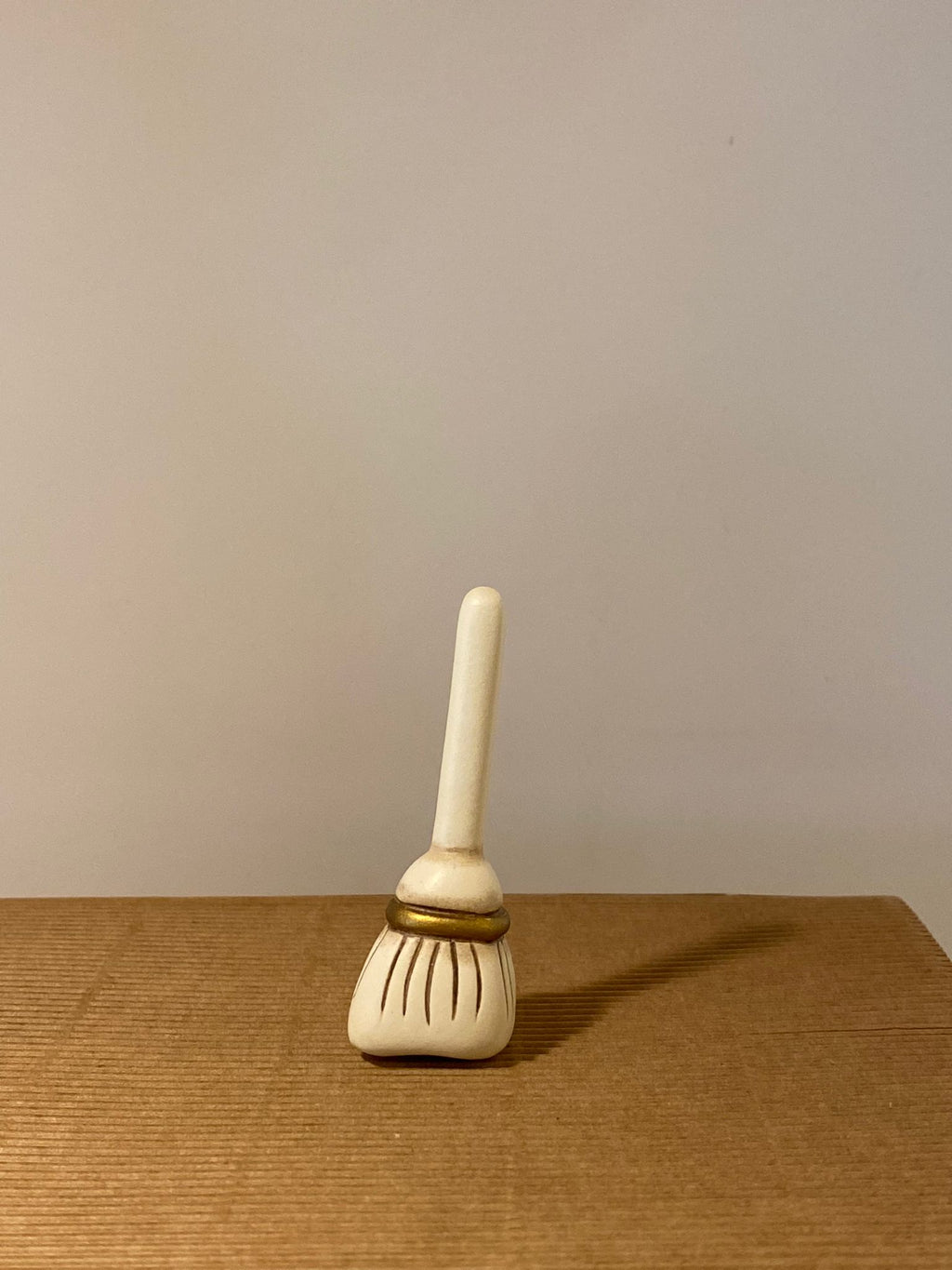 Thun - Scopa limited edition in ceramica Presepe | rohome