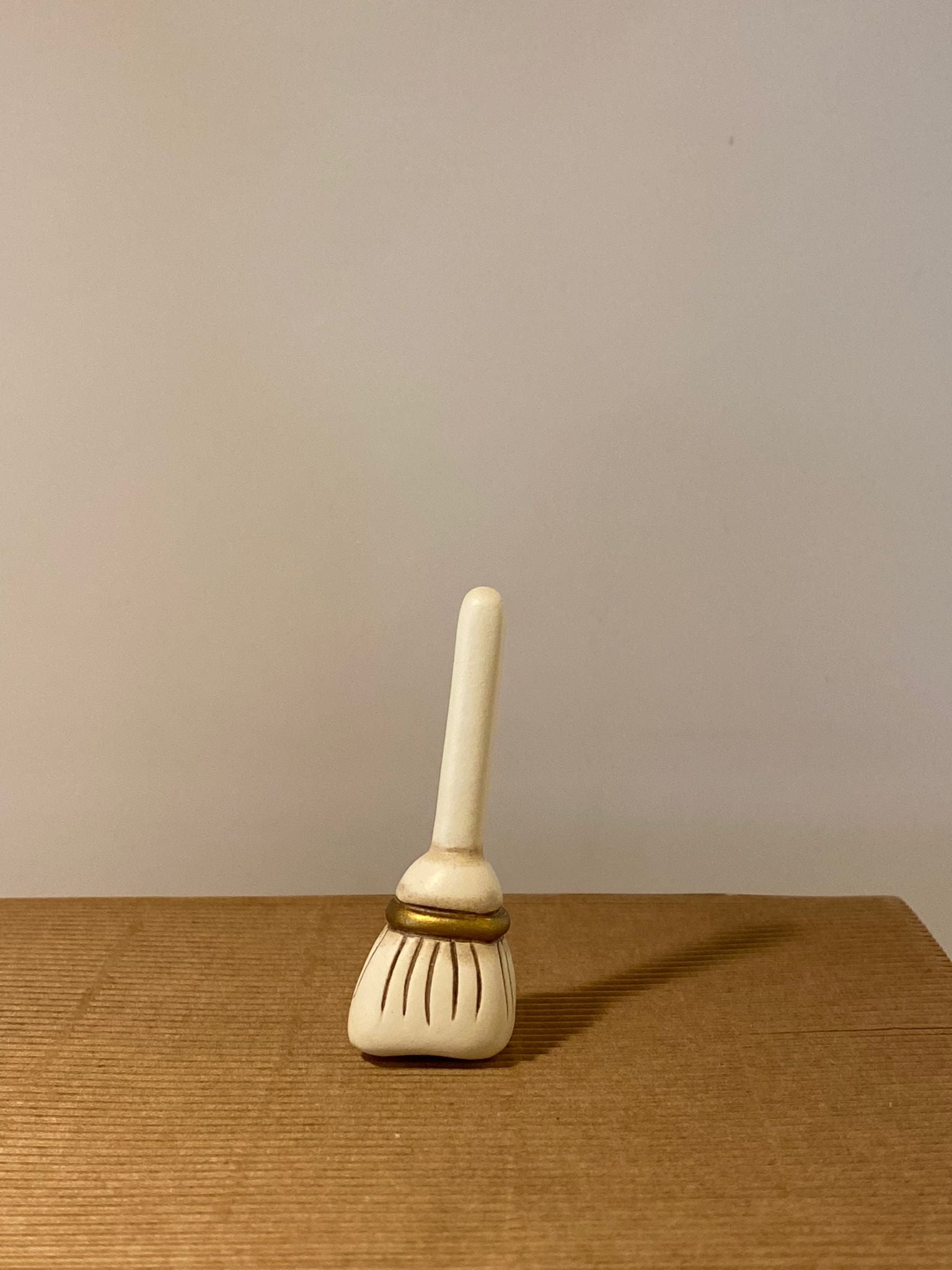 Thun - Scopa limited edition in ceramica Presepe | rohome