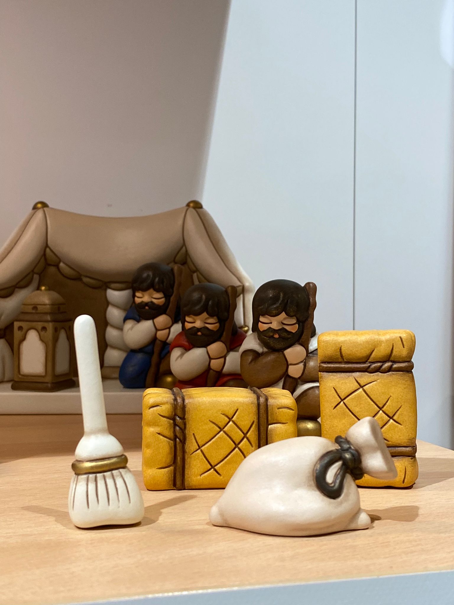 Thun - Scopa limited edition in ceramica Presepe | rohome