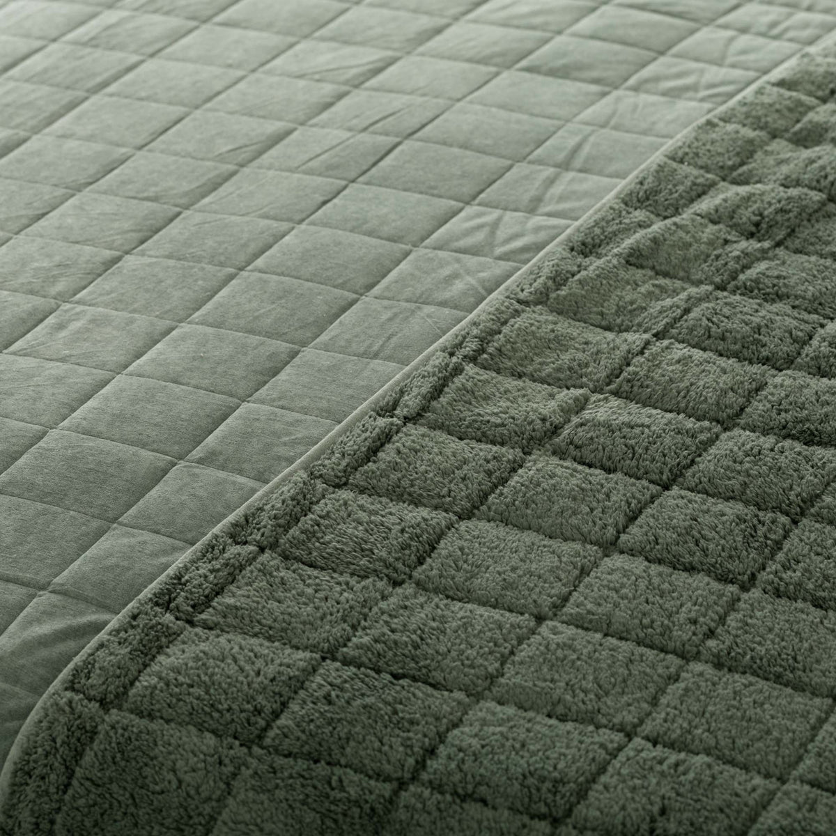 Coperta trapuntata in ciniglia effetto montone | Rohome