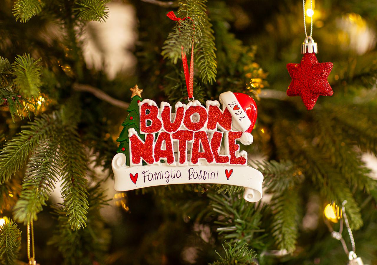 Decorazione Natalizia “BUON NATALE'” con Glitter e Cappello di Babbo Natale| Rohome