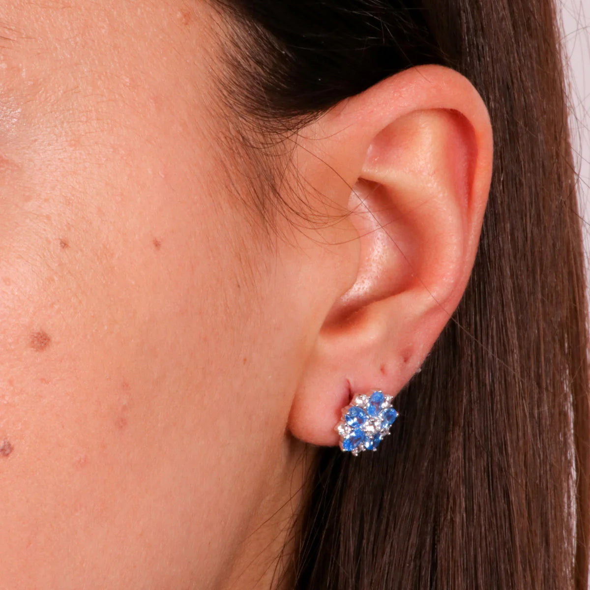 Orecchini in Argento a fiore blu e zirconi a lobo | Rohome