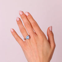 Anello in Argento a fiore con zirconi bianchi e blu | Rohome