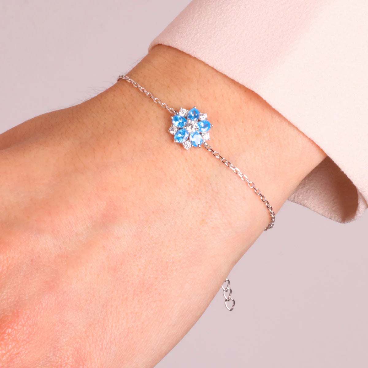 Bracciale in argento con ciondolo fiore azzurro | Rohome