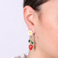 Orecchini in metallo con pendente fragola | Rohome