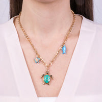 Collana in metallo con pendente tartaruga verde | Rohome