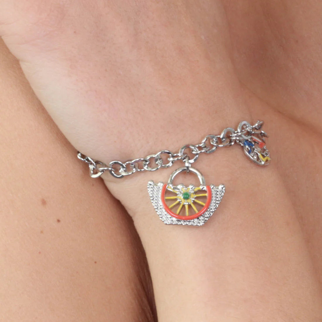 Bracciale in Metallo oro con charm coffa siciliana e trinacria | Rohome