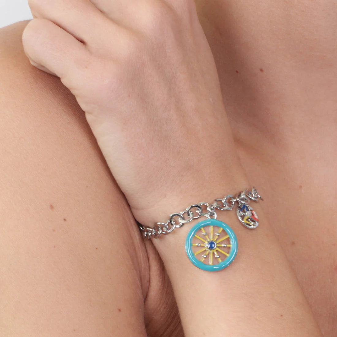 Bracciale in Metallo oro con charm ruota carretto siciliano | Rohome