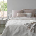 Trapunta in velluto di colore beige | Rohome | Rohome