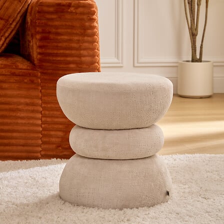 Pouf moderno in tessuto colore beige totem | Rohome