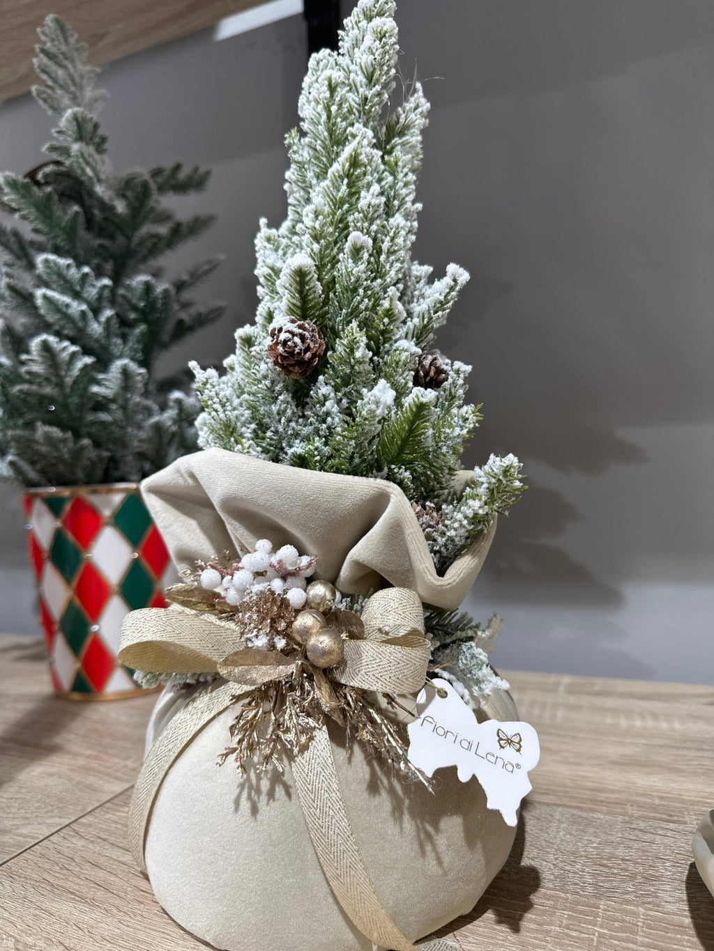Fiori di Lena - Alberello natalizio profumato con base in velluto beige h40 | Rohome | Rohome