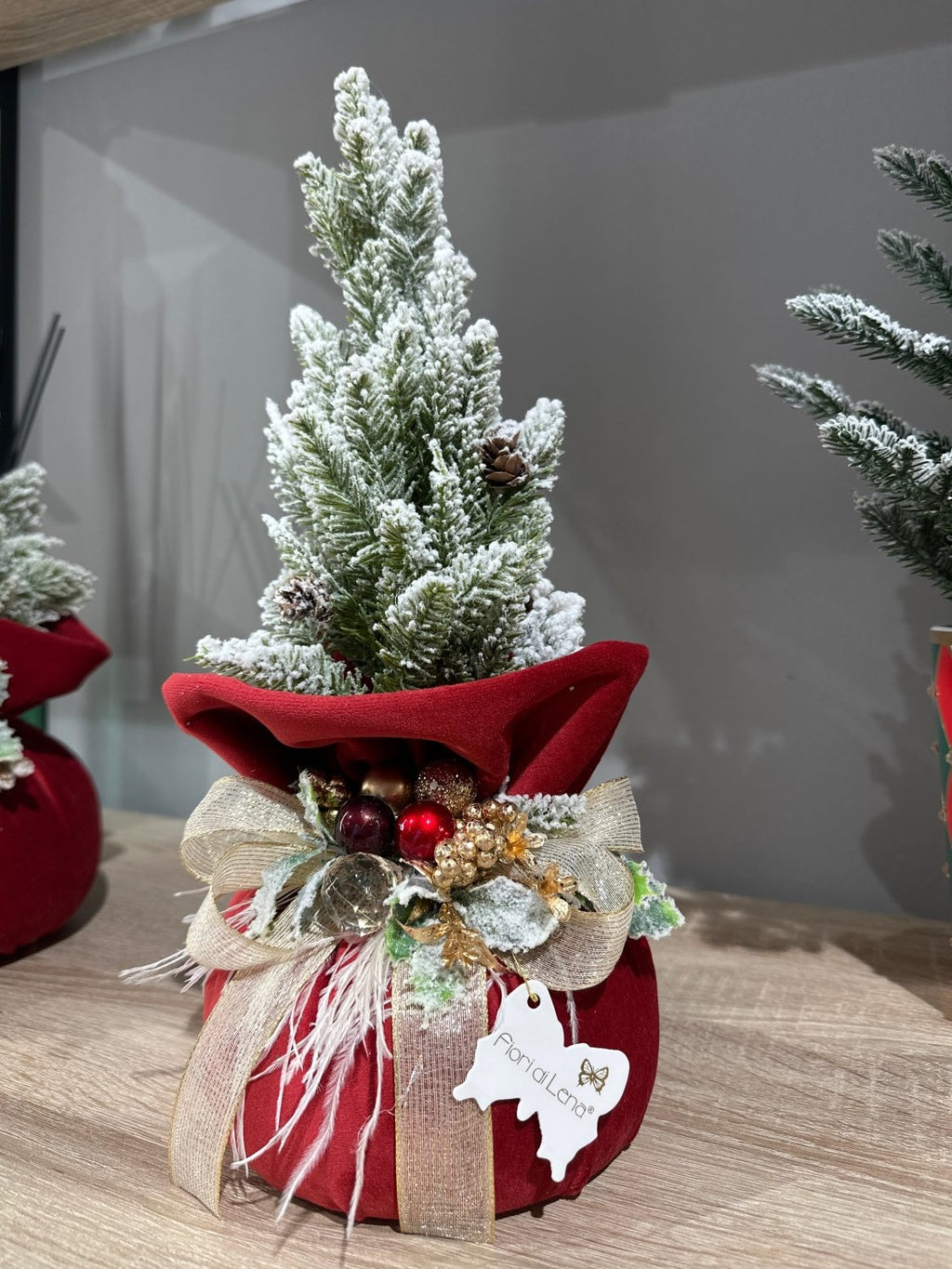 Fiori di Lena - Alberello natalizio profumato con base in velluto bordeaux h40 | Rohome | Rohome