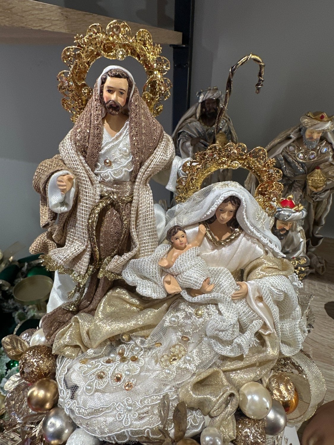 Fiori di Lena - Natività con base in velluto beige | Rohome | Rohome
