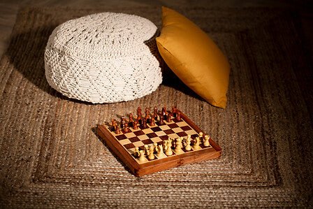 Gioco degli scacchi con base in legno Gioco degli scacchi con base in legno