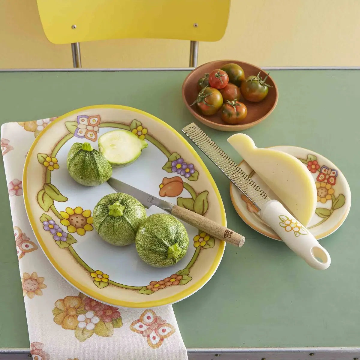 Thun - Piatto ovale Country multiuso con fiori e farfalla grande | Rohome