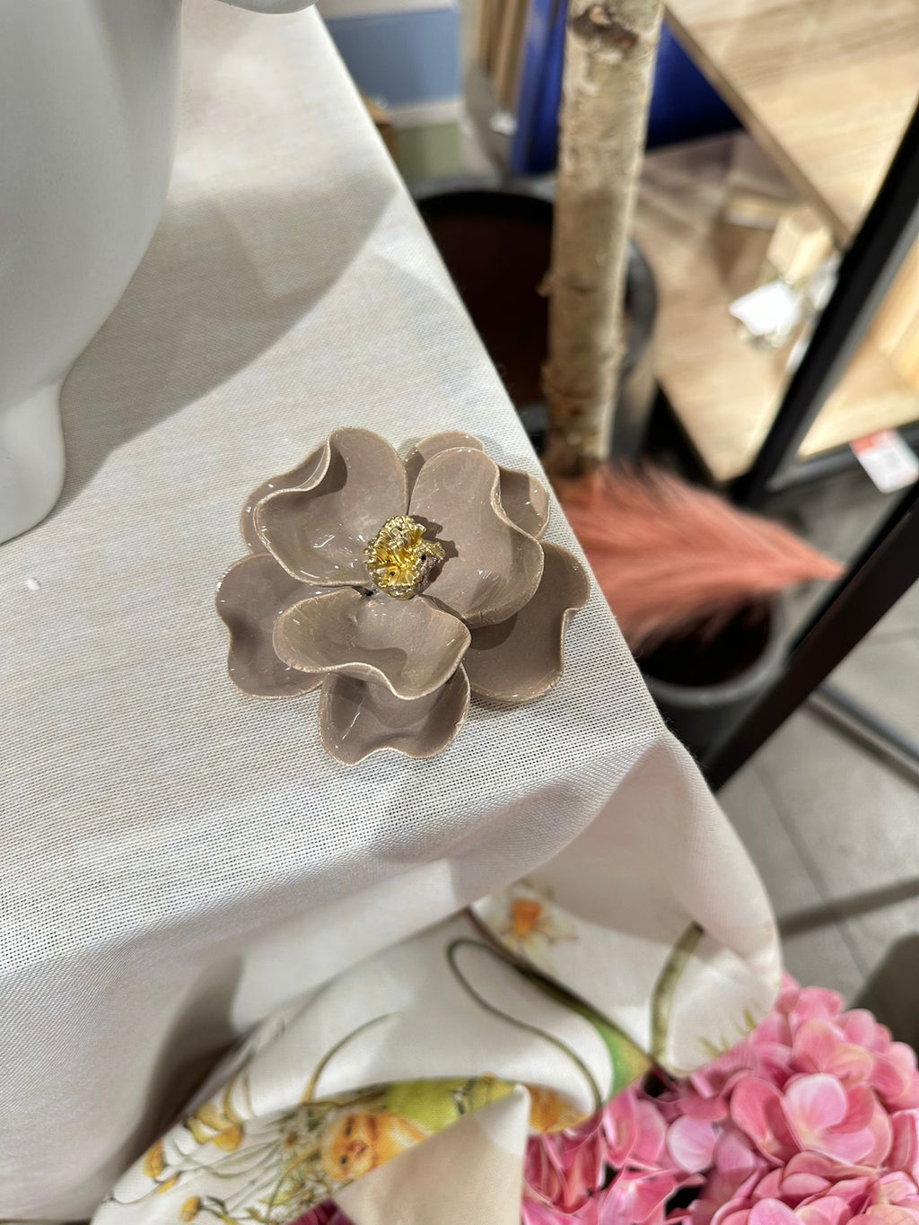 Bomboniera peonia grande in ceramica capodimonte  | Rohome