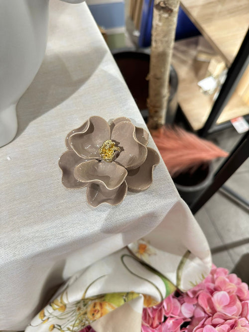 Bomboniera peonia grande in ceramica capodimonte  | Rohome