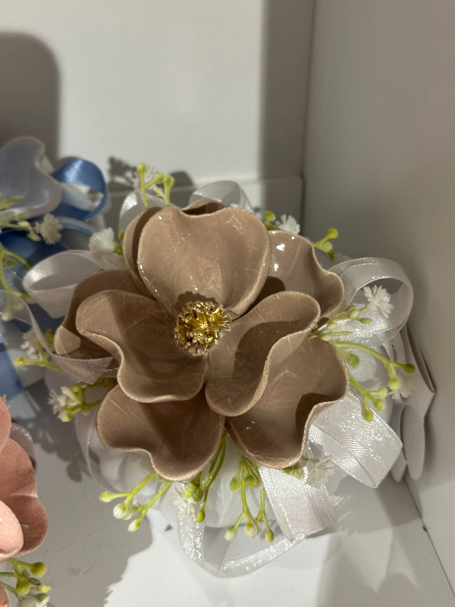 Bomboniera Cuscino con peonia in ceramica capodimonte | Rohome