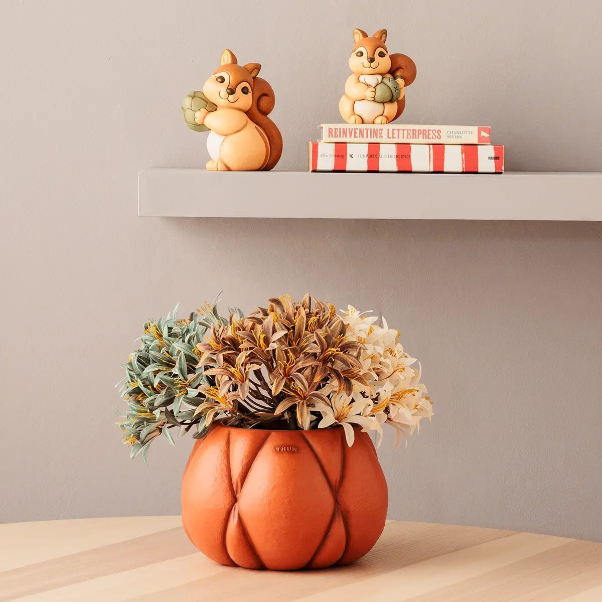 Thun - Scoiattolo Diva con ghianda grande in ceramica | Rohome