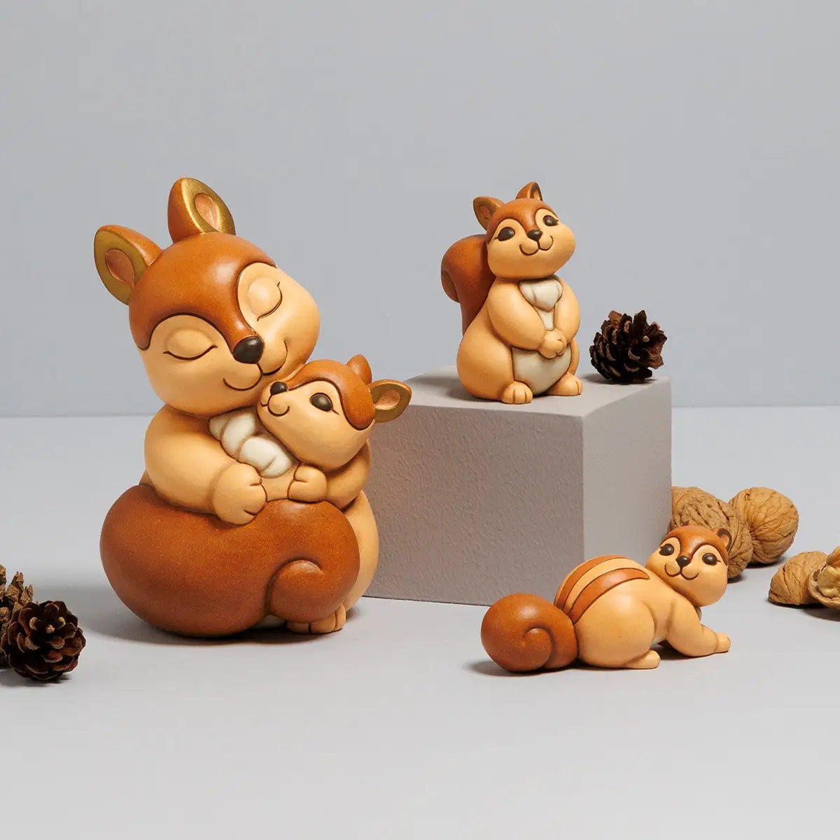 Thun - Scoiattolo Diva con ghianda medio in ceramica | Rohome
