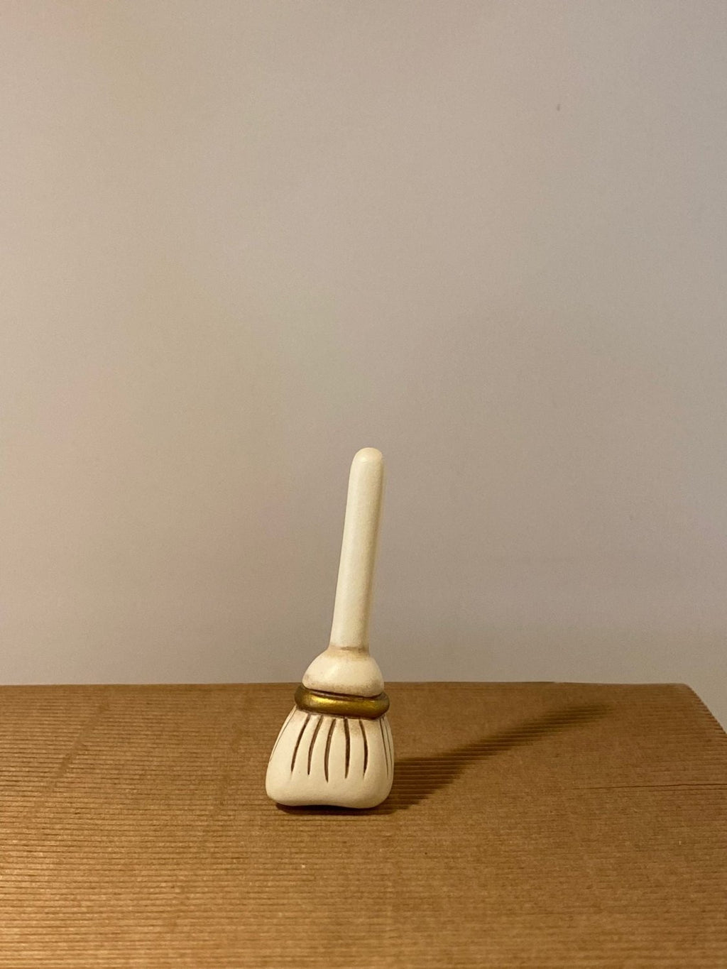 Thun - Scopa limited edition in ceramica Presepe | rohome | Rohome